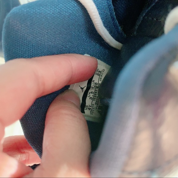 Jordan Retro 12 Obsidian 4Y (6wmns) - Picture 6 of 6